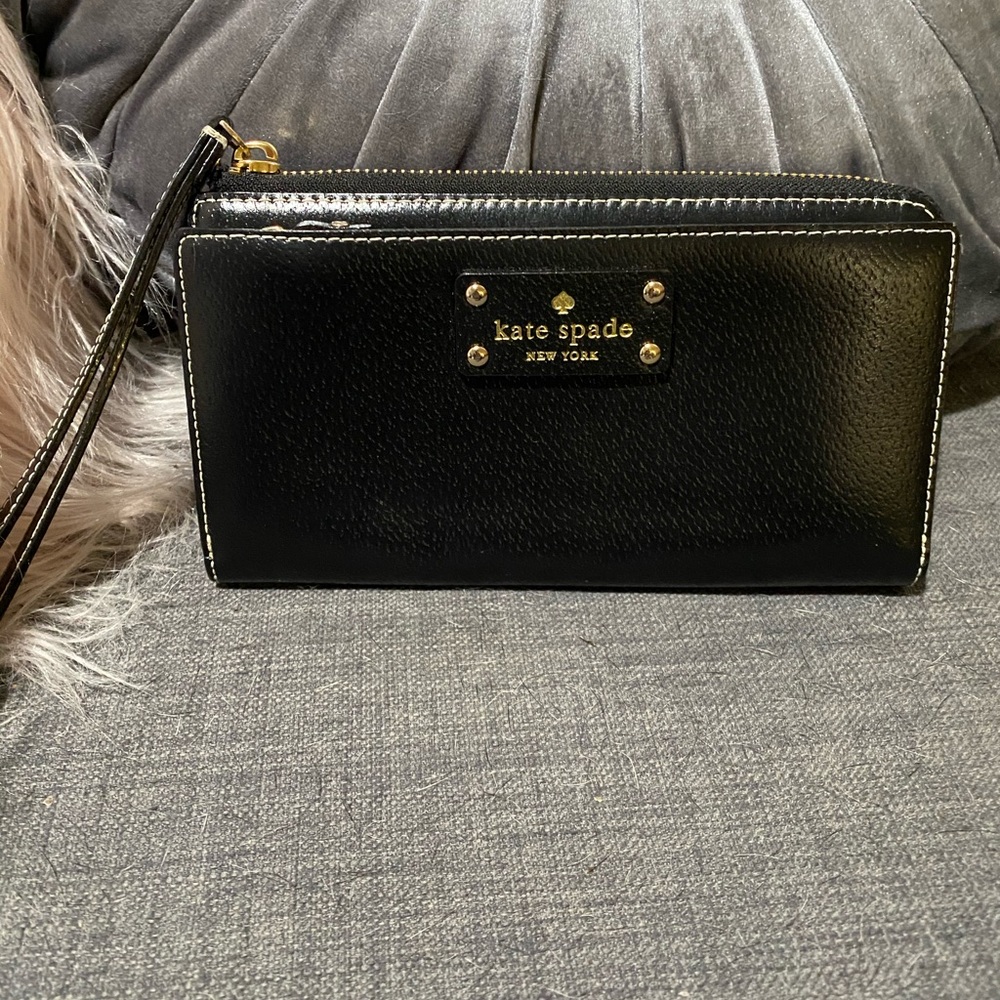 BLACK KATE SPADE WALLET WRISTLET